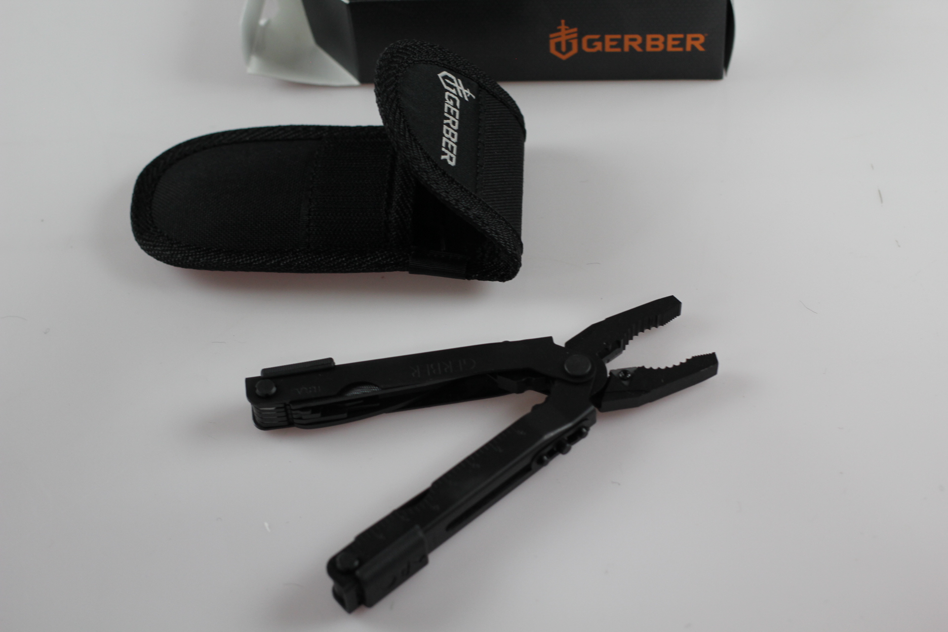 Gerber Blunt Nose 600 Black Multi Tool with Sheath 07520