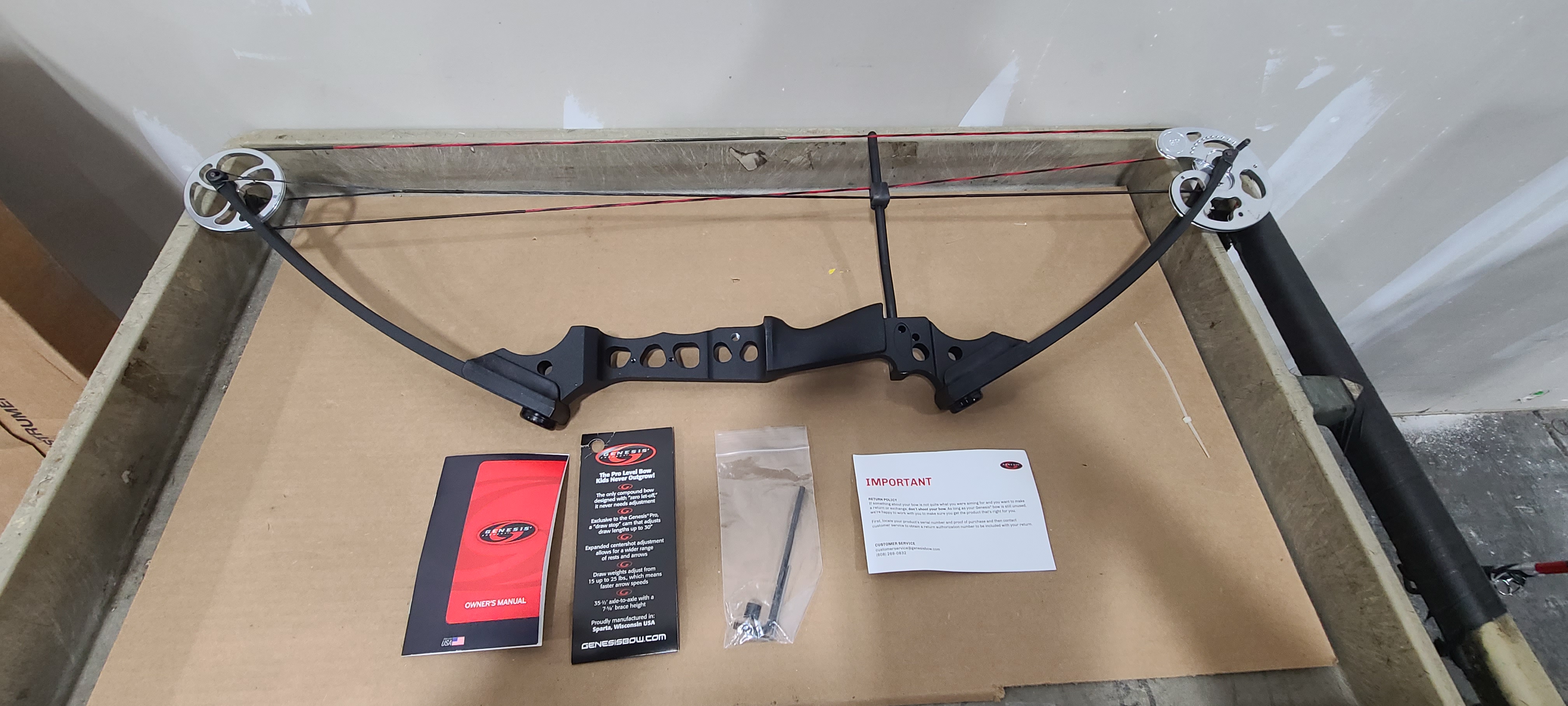 "Universal" compound bow for introducing friends to archery Archery